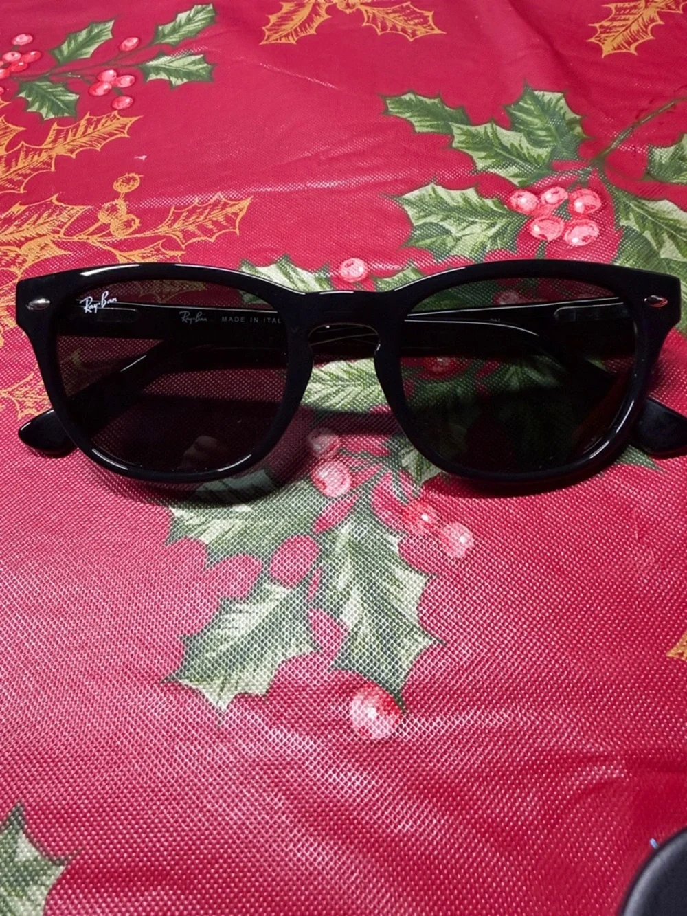 Ray-Ban Black Frame Dark Lens Wayfarer Sunglasses - Picture 1 of 3